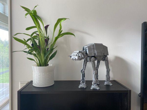 En klassisk AT-AT Walker växer fram!