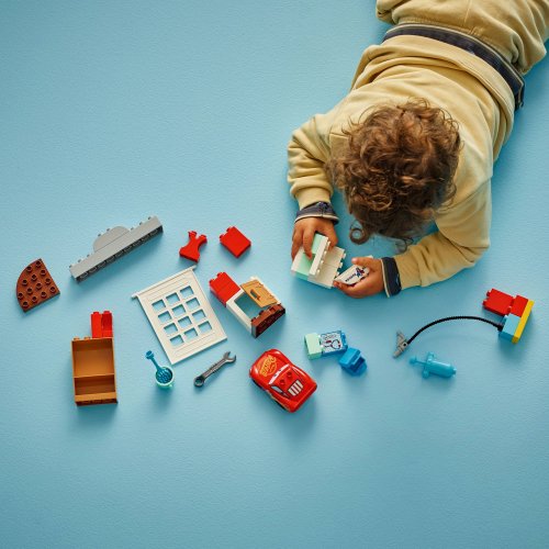 LEGO DUPLO McQueens besök i Docs garage 10456