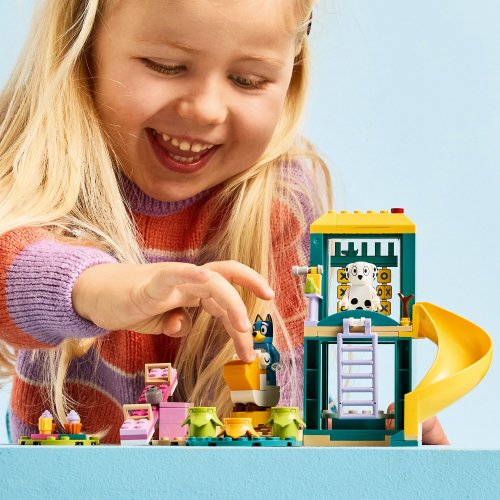 LEGO Bluey 4+ Skoj på lekplatsen med Bluey och Chloe 11201