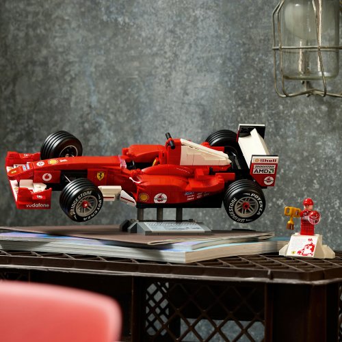 LEGO Icons Ferrari F2004 och Michael Schumacher 11375