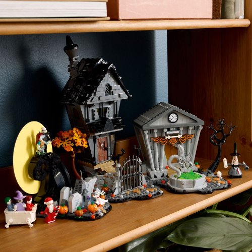 LEGO Ideas Disney Tim Burtons The Nightmare Before Christmas 21351