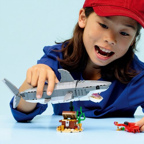 LEGO Creator Vildsint haj med skattkista 31381