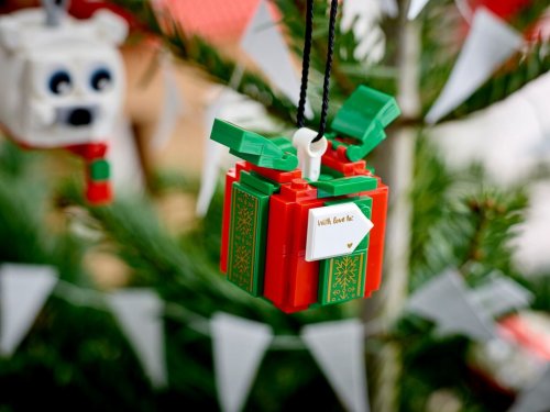 LEGO Set med isbjörn och present 40494