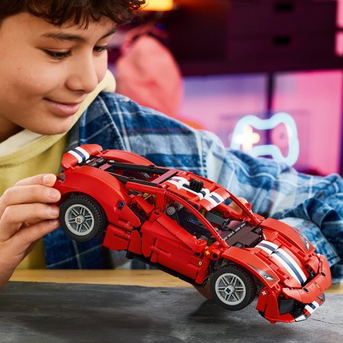 LEGO Technic Ferrari 488 PISTA bil 42235