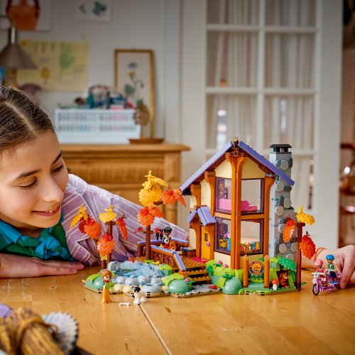 LEGO Friends Mysig stuga i höstskogen 42705