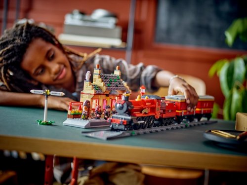 LEGO Harry Potter Hogwartsexpressen och Hogsmeade station 76423