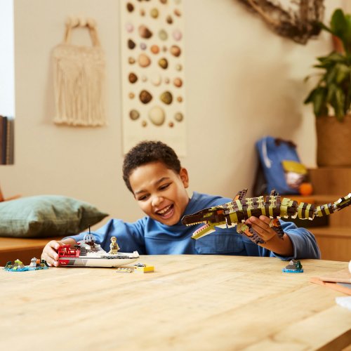 LEGO Jurassic World Båtuppdrag med klossbyggd mosasaurus 76974