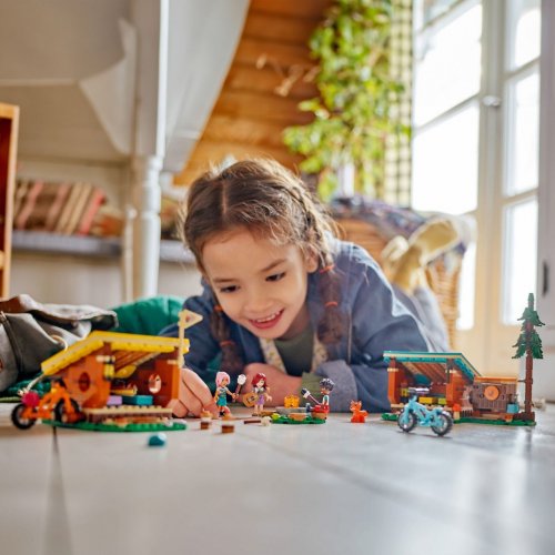 LEGO Friends Äventyrsläger Mysiga stugor 42624