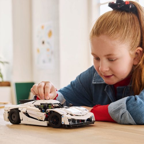 LEGO Technic Koenigsegg Jesko Absolut vit hyperbil 42184